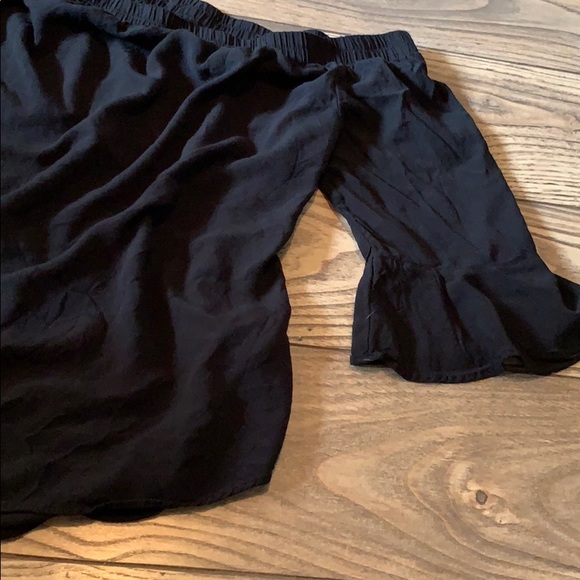 Old Navy Off the Shoulder Top! - Picture 2 of 7